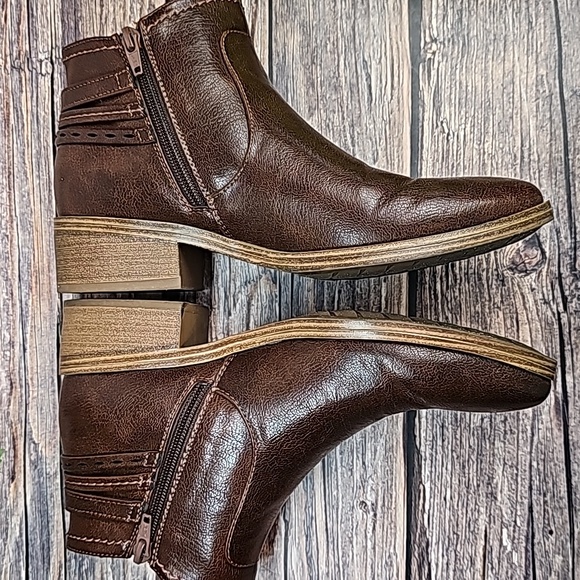 BARETRAPS MEDLEY DARK BROWN LEATHER ANKLE ZIP BOOTIES - Picture 7 of 14